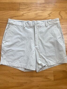 Vineyard Vines On The Go Performance Golf Shorts 5” Inseam Mens Size 34 • Stone